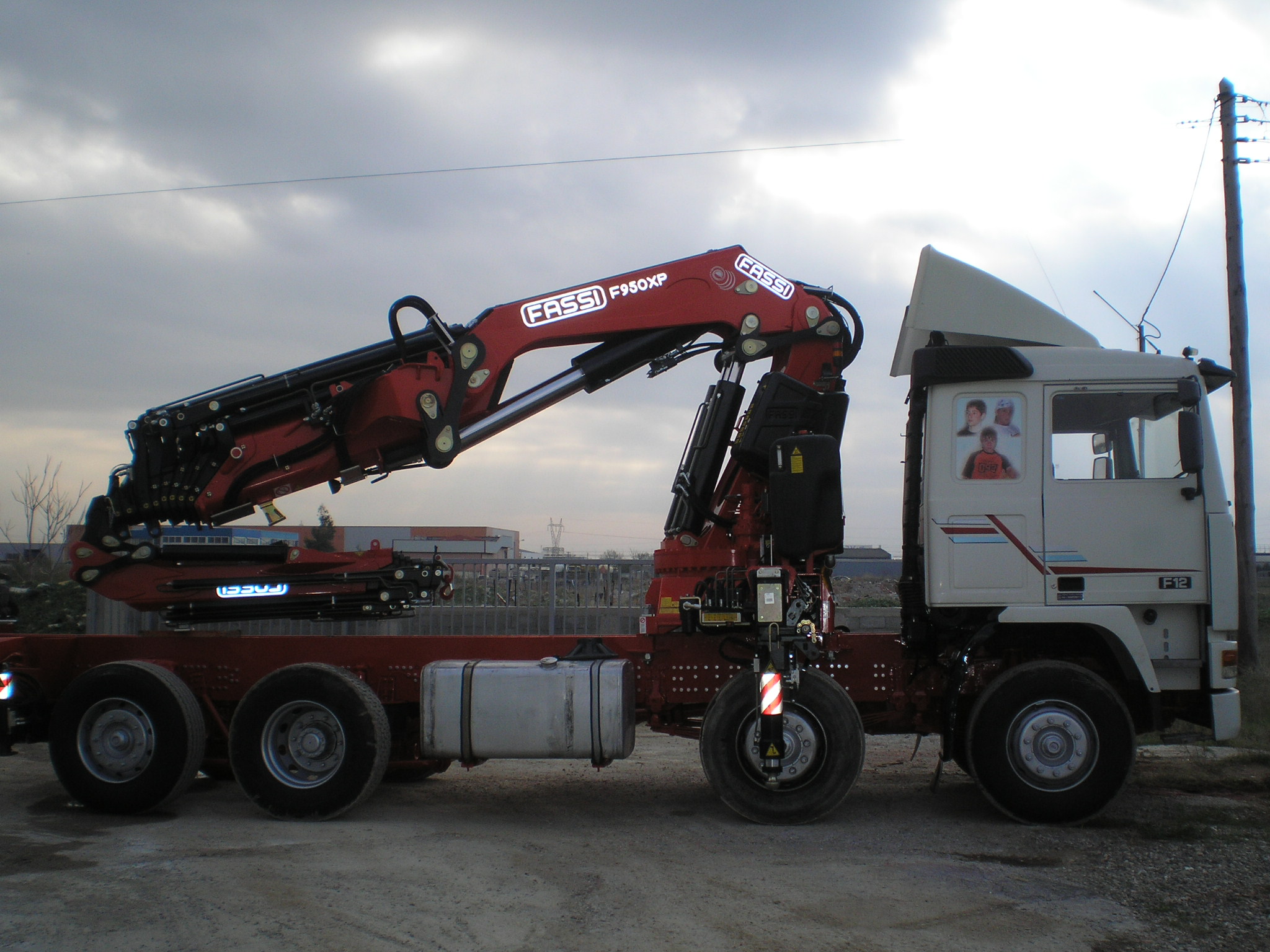 :::ΤΟΠΟΘΕΤΗΣΗ FASSI 950 AXP A28 ΣΕ VOLVO F12::: Γ. ΚΩΝΣΤΑΝΤΑΣ ΚΑΙ ΣΙΑ Ο.Ε.