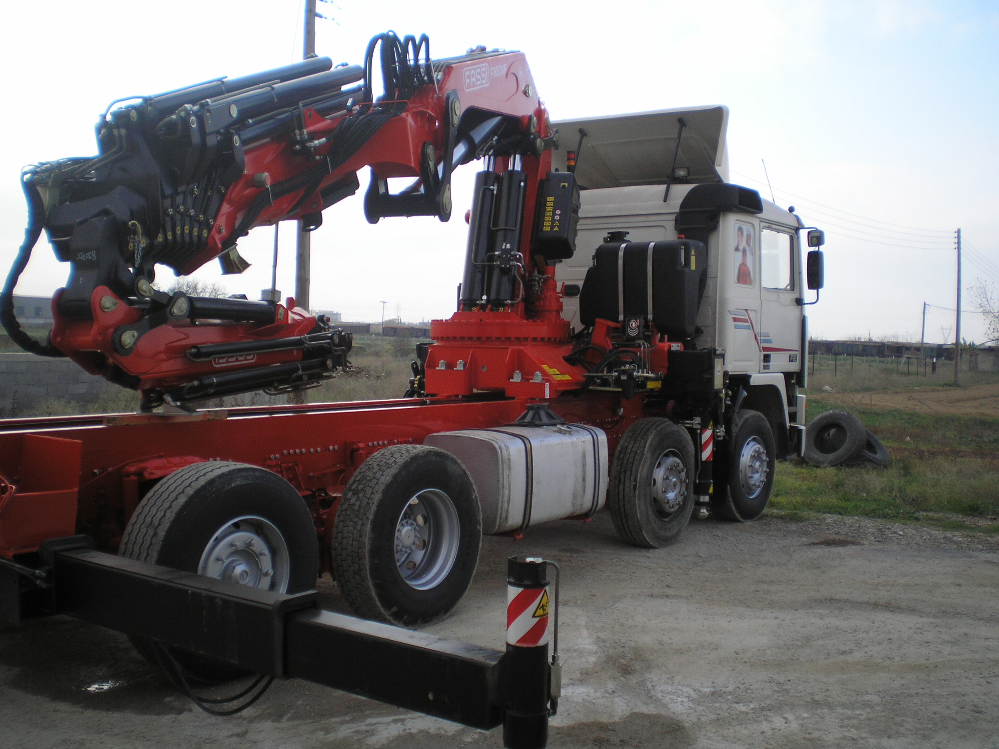 :::ΤΟΠΟΘΕΤΗΣΗ FASSI 950 AXP A28 ΣΕ VOLVO F12::: Γ. ΚΩΝΣΤΑΝΤΑΣ ΚΑΙ ΣΙΑ Ο.Ε.